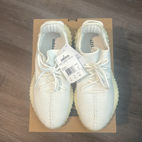 Yeezy Boost 350 V2 Triple White  (US 9.5) - Picture 2 of 5